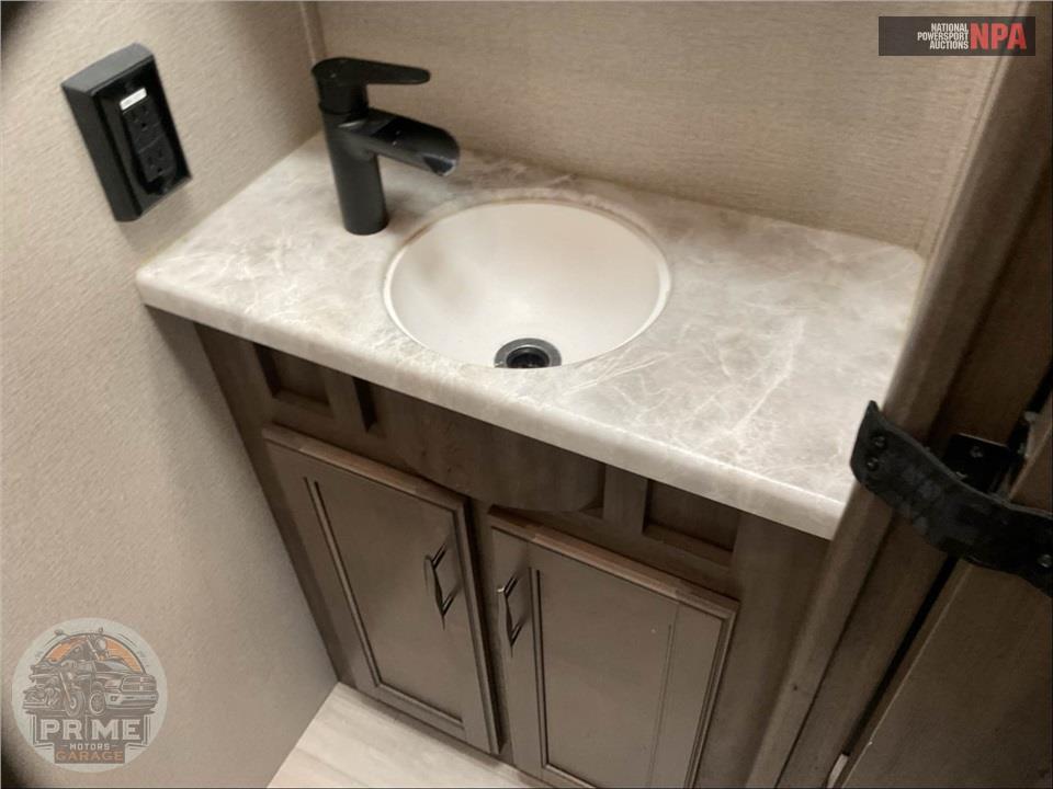 2022 Grand Design Recreational Vehicles M-380FL - SOLITUDE FIFTH WHEEL SERIES — фото 20