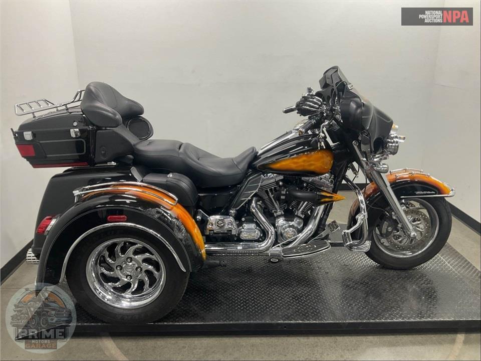 2013 Harley-Davidson FLHTCUTG TRIGLIDE UL CLSC — фото 1