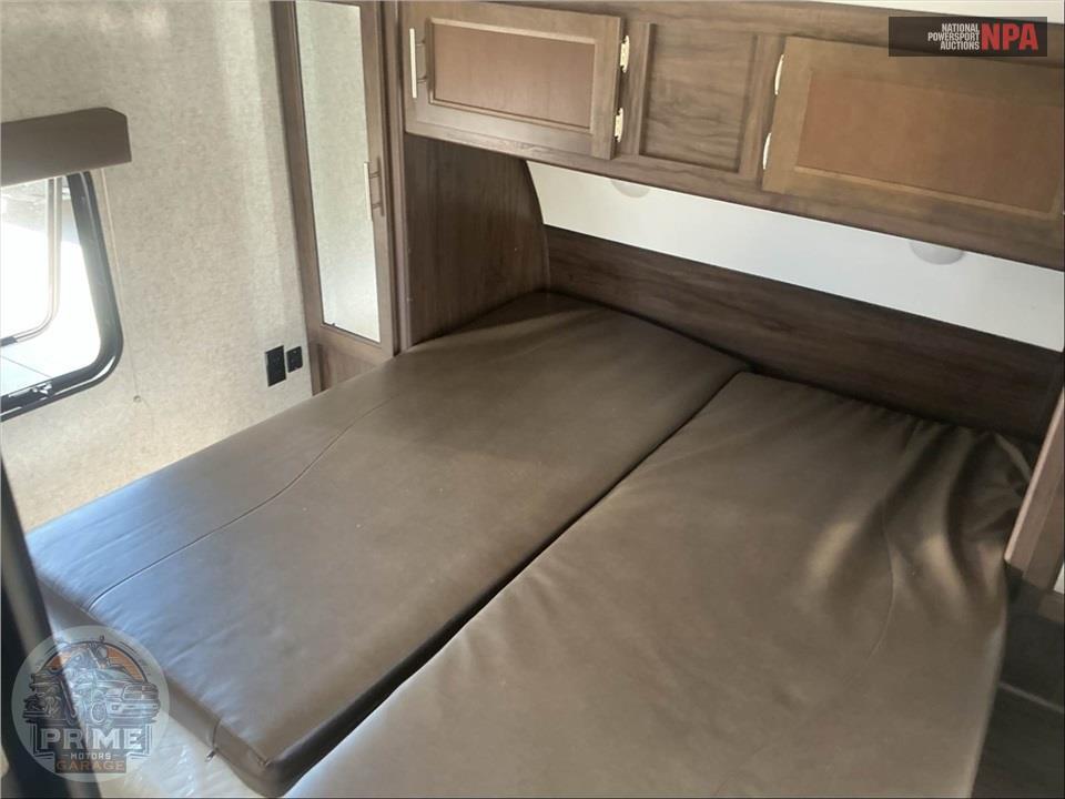 2019 Cherokee By Forest River M-22RR GREY WOLF TOY HAULER SERIES — фото 16
