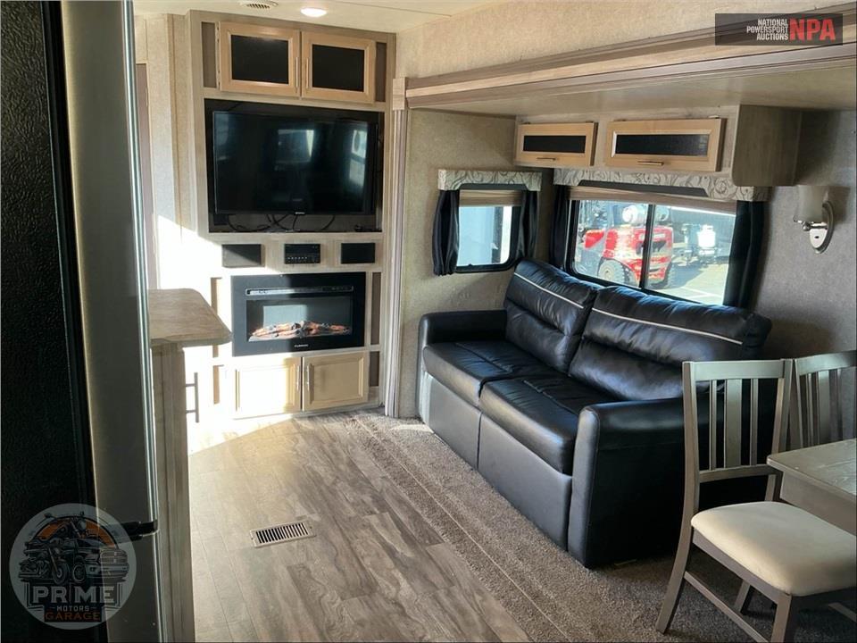 2019 Coachmen By Forest River M-39 FKTS - CATALINA DESTINATION SERIES — фото 9