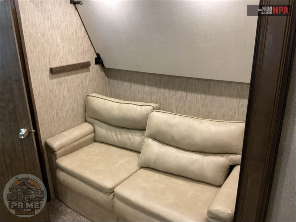 2021 Grand Design Recreational Vehicles M-3950BH - SOLITUDE S-CLASS FIFTH WHEEL SERIES — фото 13