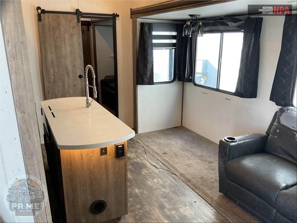 2021 Sabre By Forest River M-38DBQ - FIFTH WHEEL SERIES — фото 6