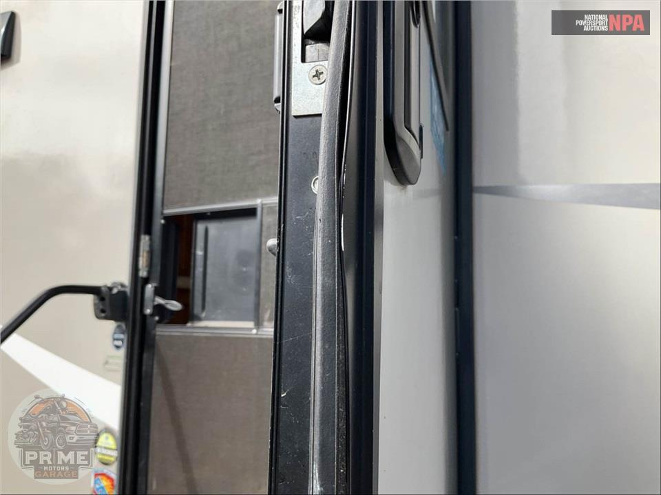 2018 Coachmen By Forest River M-370 FL - CHAPARRAL FIFTH WHEEL SERIES — фото 38