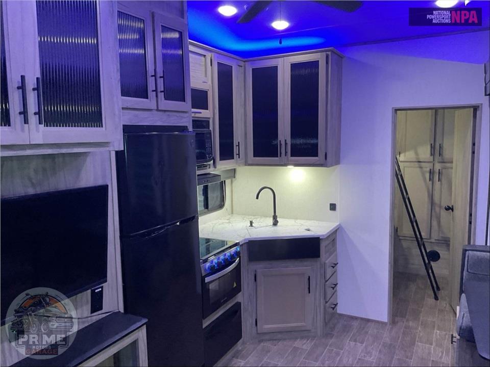 2022 Cherokee By Forest River M-287BH ARCTIC WOLF FIFTH WHEEL SERIES — фото 7
