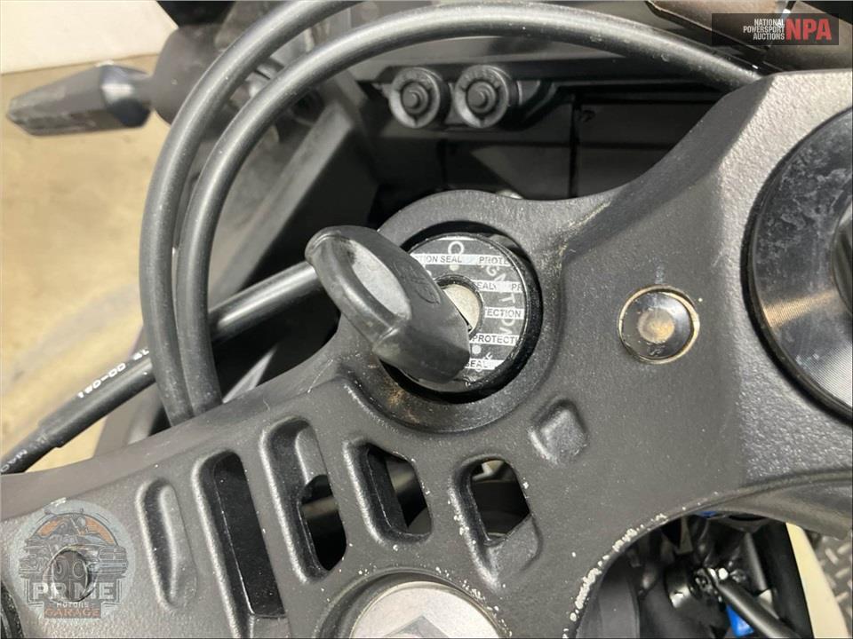 2025 Yamaha YZF-R3 — фото 11