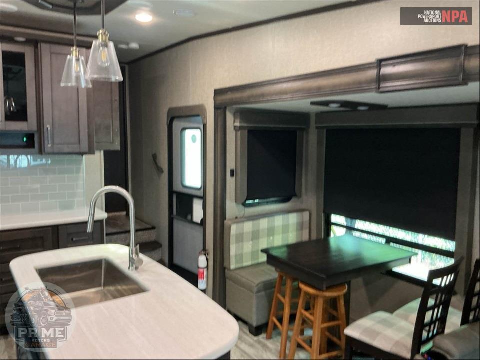 2022 Grand Design Recreational Vehicles M-303RLS REFLECTION FIFTH WHEEL SERIES — фото 8