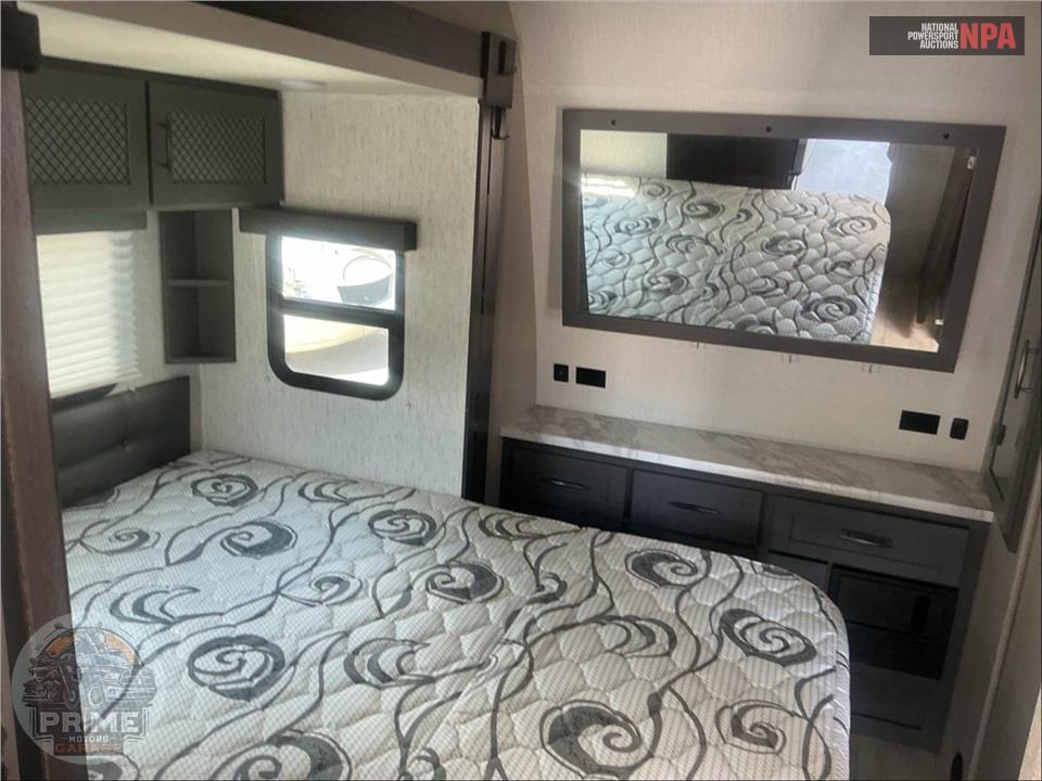 2022 Grand Design Recreational Vehicles M-21G - MOMENTUM G-CLASS TOY HAULER SERIES — фото 11