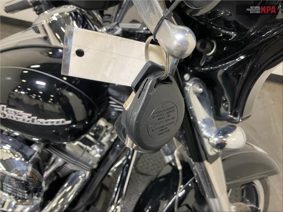 2015 Harley-Davidson FLHXS STREET GLIDE SPECIAL — фото 11