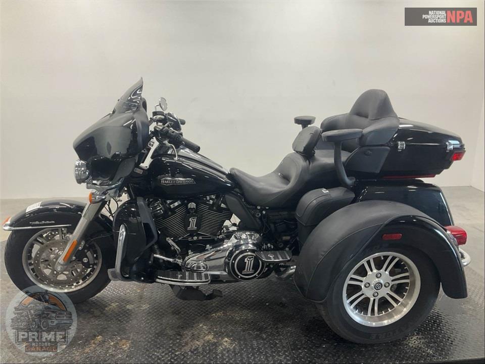 2019 Harley-Davidson FLHTCUTG TRI GLIDE ULTRA — фото 3