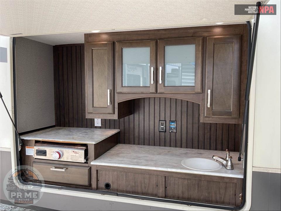 2021 Grand Design Recreational Vehicles M-3950BH - SOLITUDE S-CLASS FIFTH WHEEL SERIES — фото 27