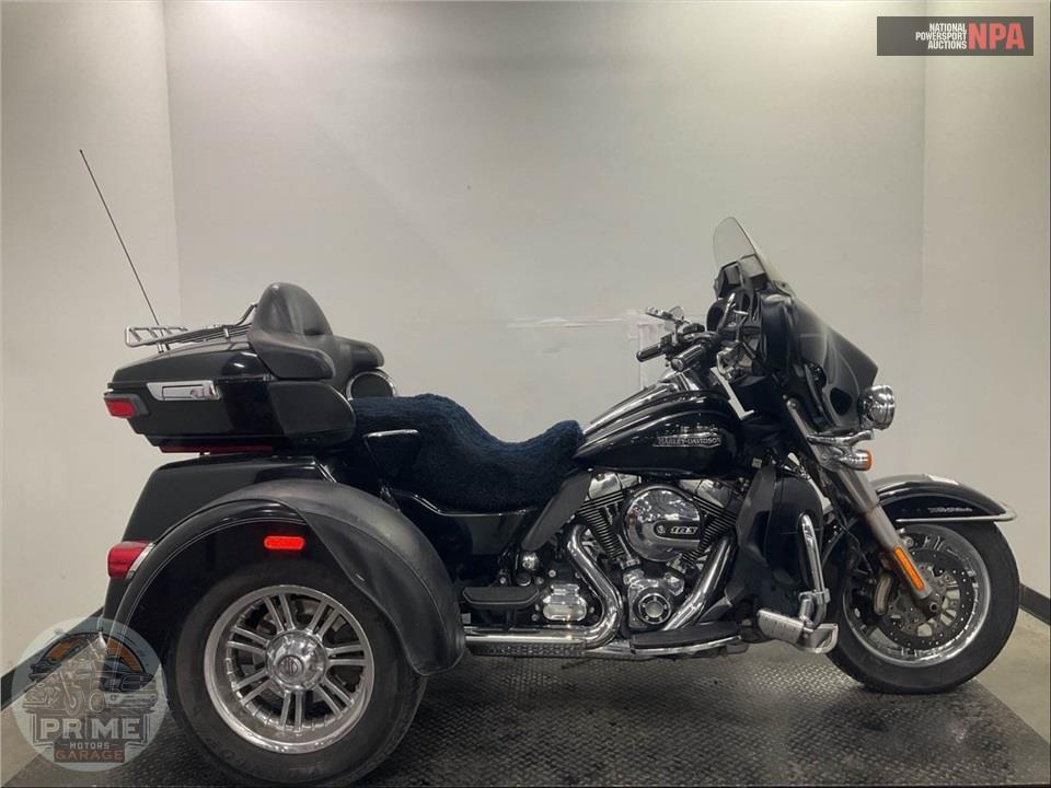 2016 Harley-Davidson FLHTCUTG TRIGLIDE ULTRA CLASSIC — фото 1