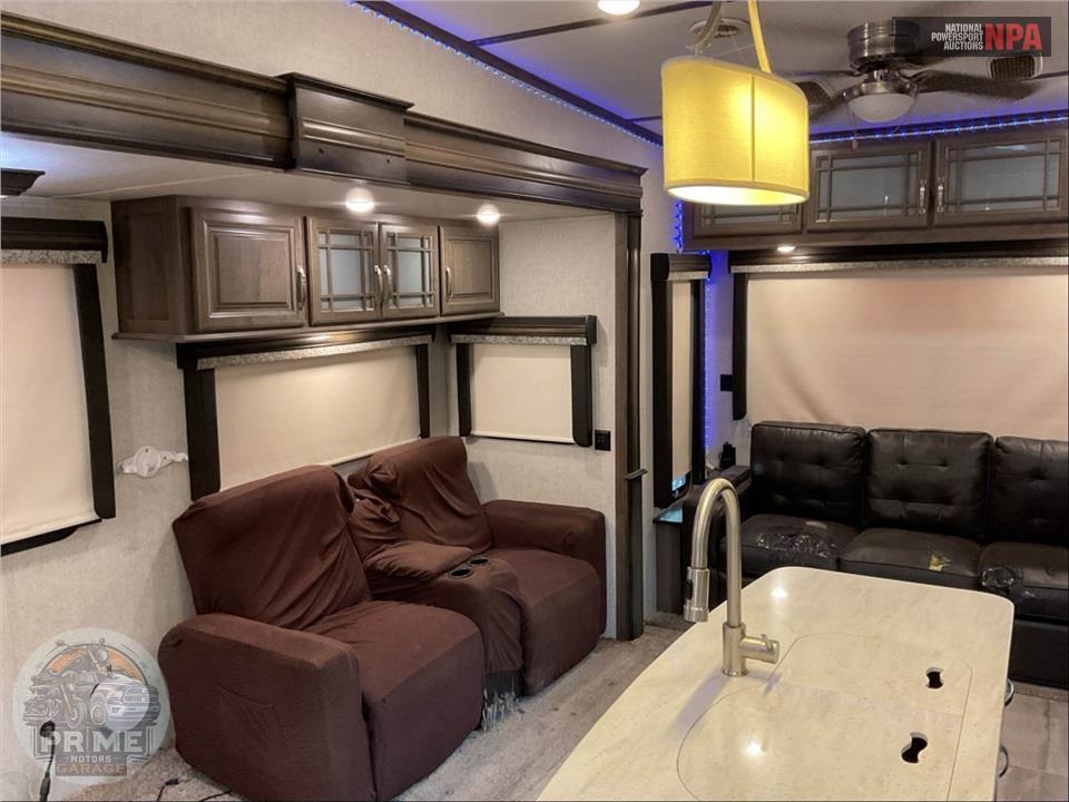 2019 Keystone Rv M-3811 MS - MONTANA 20TH ANNIVERSARY FIFTH WHEEL SERIES — фото 7