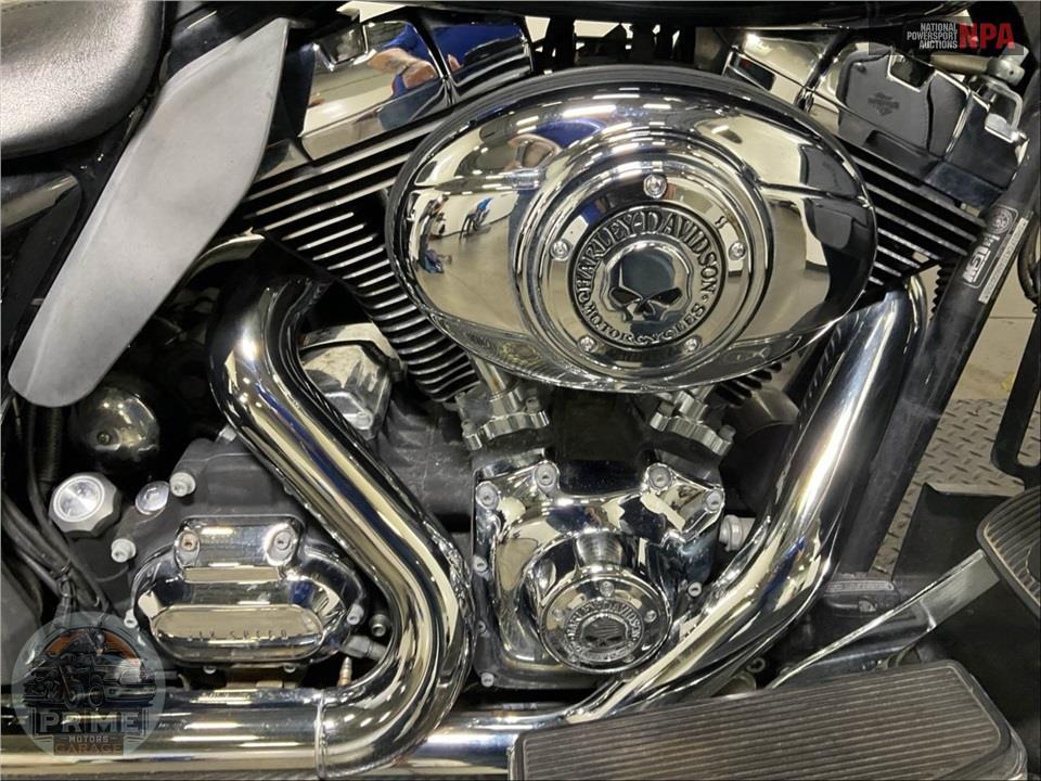 2010 Harley-Davidson FLHTCU ULTRA CLASSIC ELECTRA GLIDE — фото 6