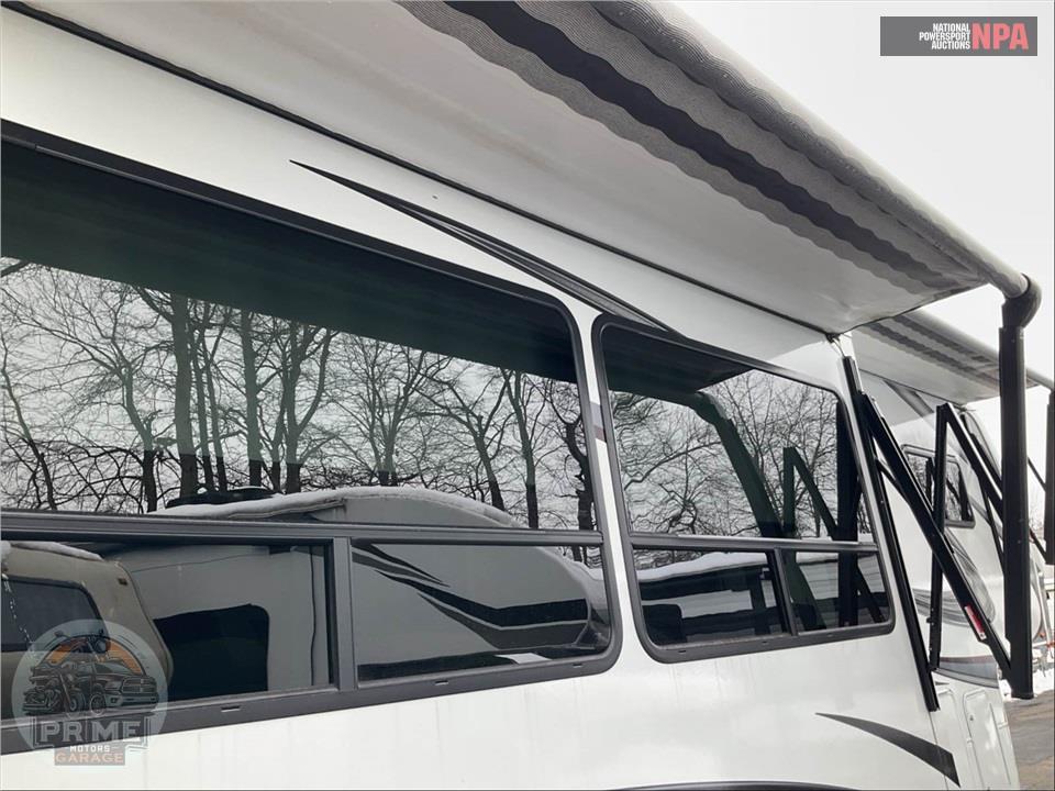 2022 Grand Design Recreational Vehicles M-3740BH - SOLITUDE S-CLASS FIFTH WHEEL SERIES — фото 23