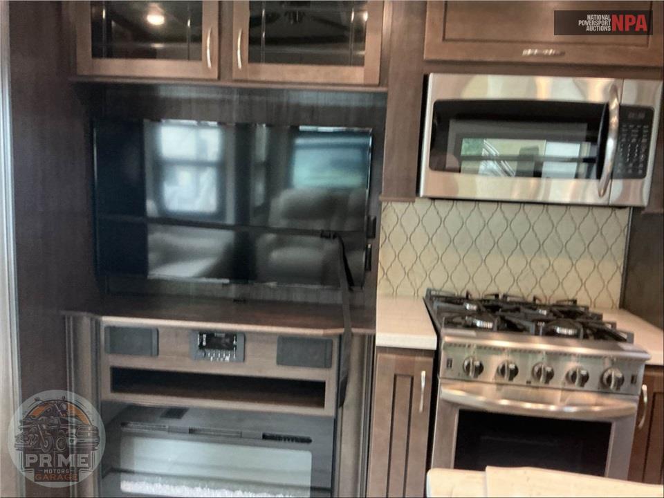 2021 Cedar Creek M-37MBH - SILVERBACK FIFTH WHEEL SERIES — фото 21