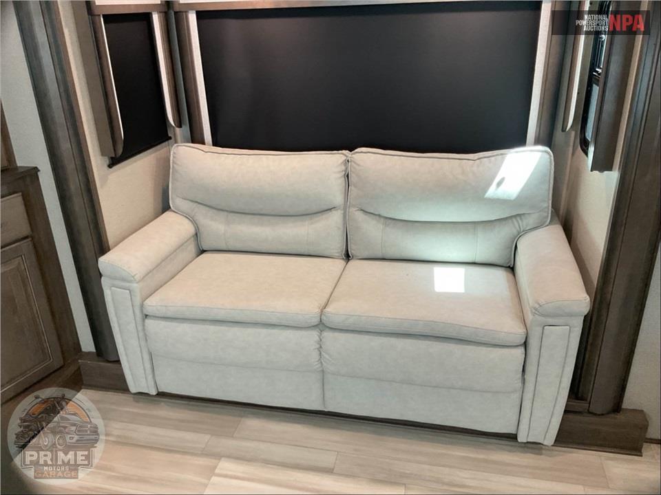 2022 Grand Design Recreational Vehicles M-380FL - SOLITUDE FIFTH WHEEL SERIES — фото 13