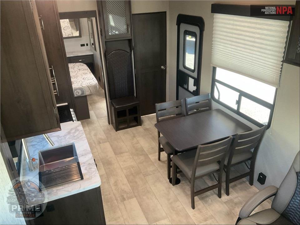 2021 Grand Design Recreational Vehicles M-30G - MOMENTUM TOY HAULER SERIES — фото 9