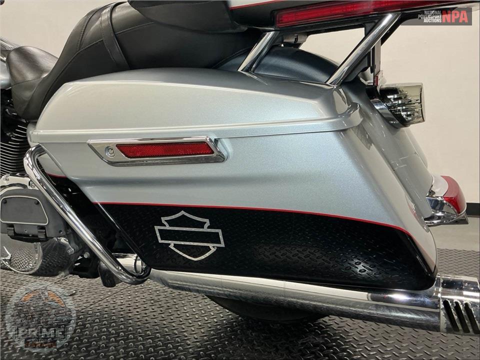 2015 Harley-Davidson FLHTK ELECTRA GLIDE ULTRA LIMITED — фото 33