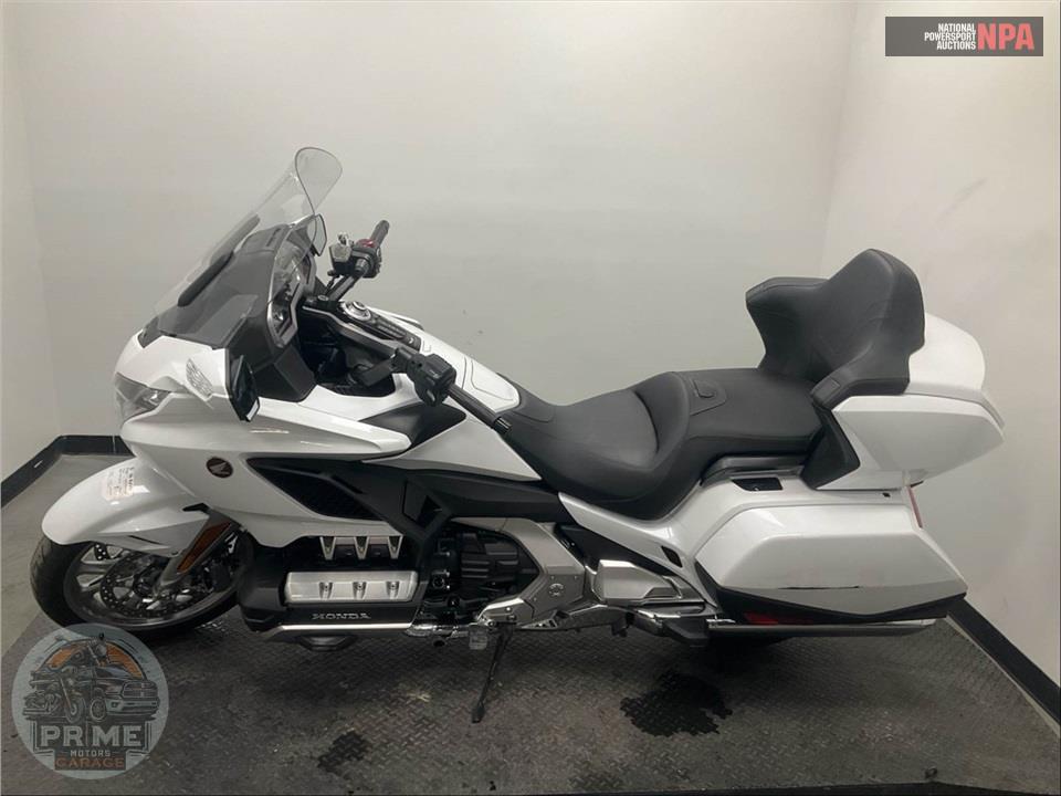 2018 Honda GL1800D GOLDWING TOUR DCT (WHITE) — фото 3