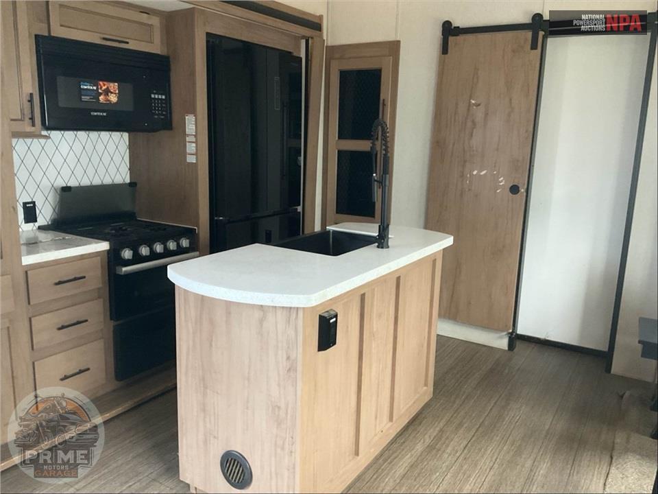 2023 Sabre By Forest River M-38DBQ - FIFTH WHEEL SERIES — фото 7
