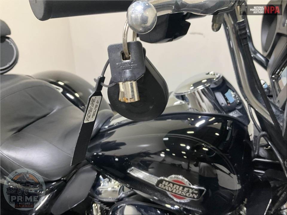 2022 Harley-Davidson FLHTCUTG TRI GLIDE ULTRA CLASSIC — фото 12