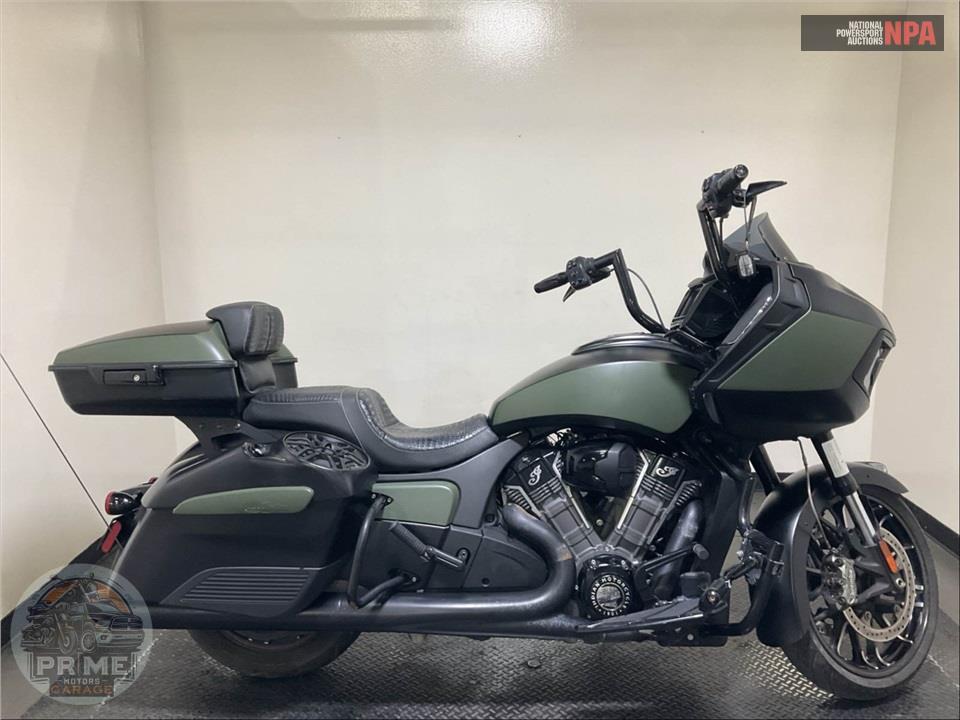 2021 Indian Motorcycle CHALLENGER DARK HORSE (BLACK/BRONZE SMOKE) — фото 1