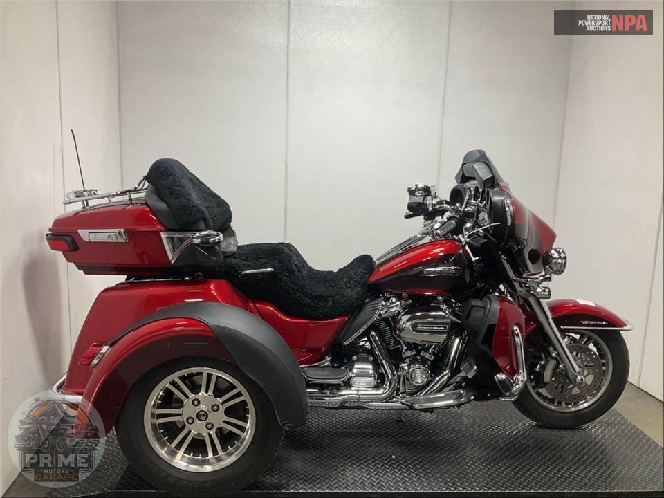 2018 Harley-Davidson FLHTCUTG TRI GLIDE ULTRA — фото 1