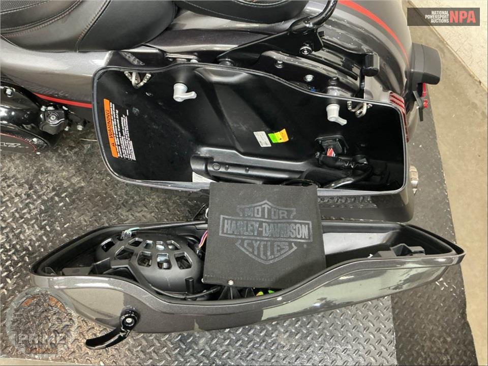 2018 Harley-Davidson FLHXSE CVO STREET GLIDE — фото 21