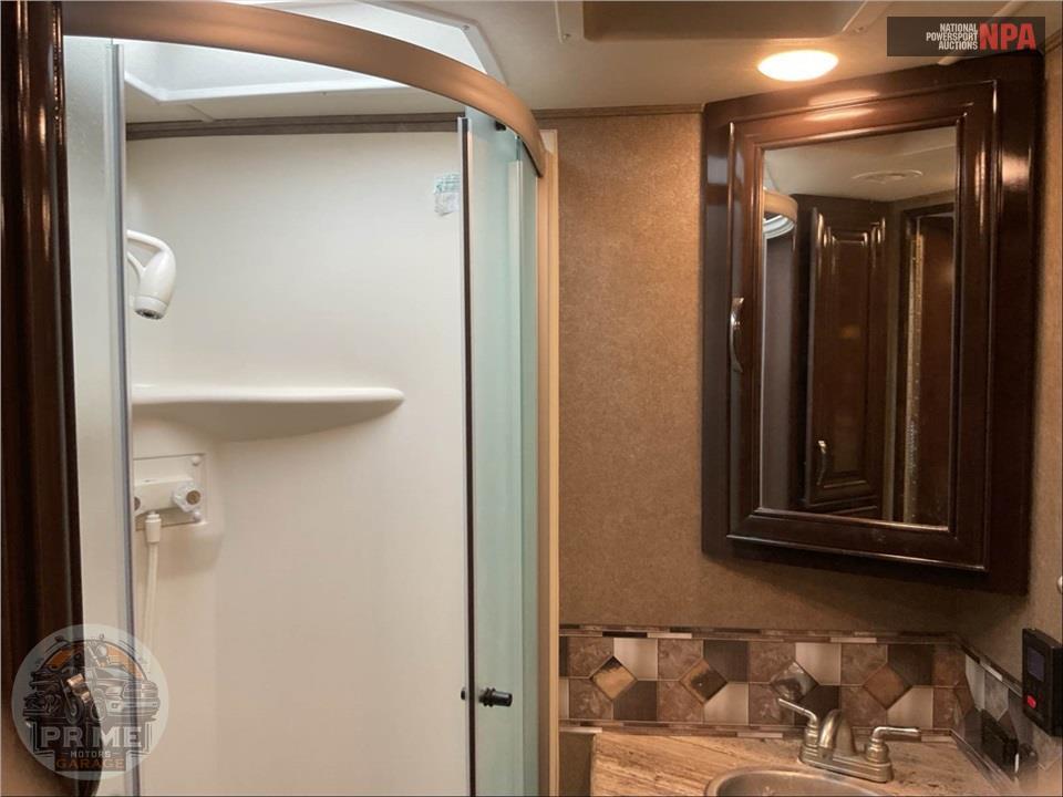 2018 Thor Motor Coach WS31 E450-V10 - QUANTUM SERIES — фото 23