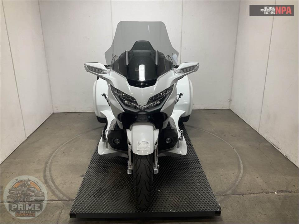 2018 Honda GL1800D GOLDWING TOUR DCT (WHITE) — фото 2