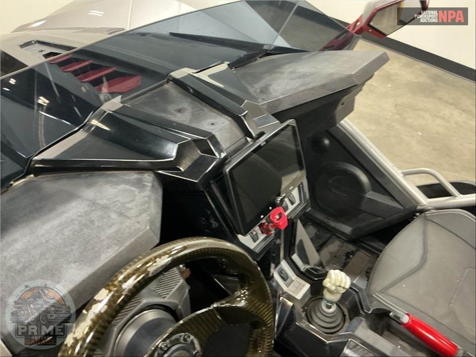 2017 Polaris SLINGSHOT SLR — фото 22
