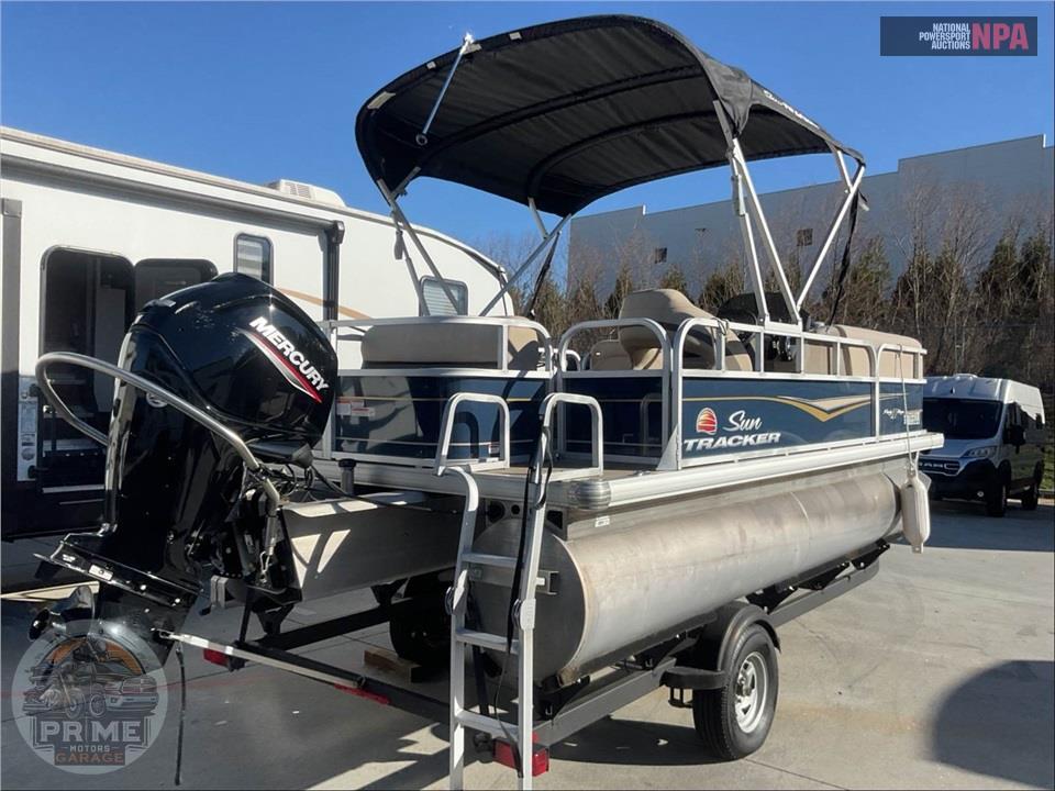 2022 Tracker Marine PARTY BARGE 18 DLX(*) SUN TRACKER SERIES L=20/E=1 75HP MERC OB — фото 4