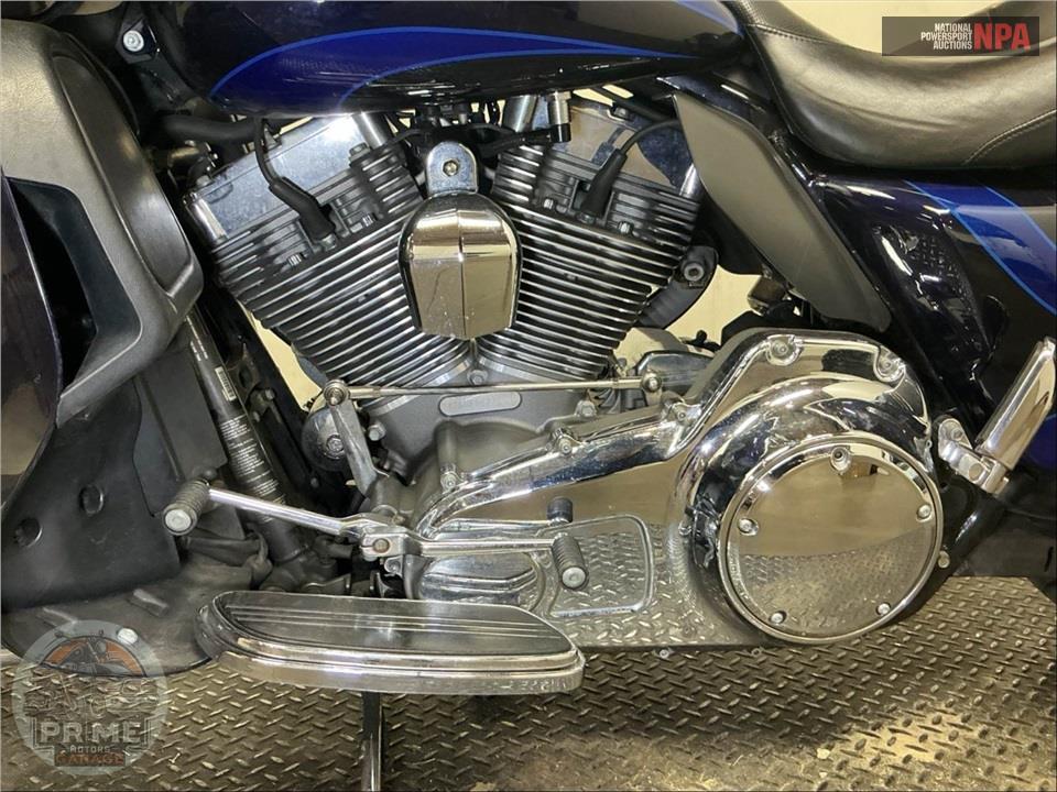 2015 Harley-Davidson FLTRUSE CVO ROAD GLIDE ULTRA — фото 7