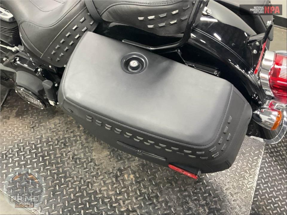2021 Harley-Davidson FLHCS HERITAGE CLASSIC 114 — фото 17