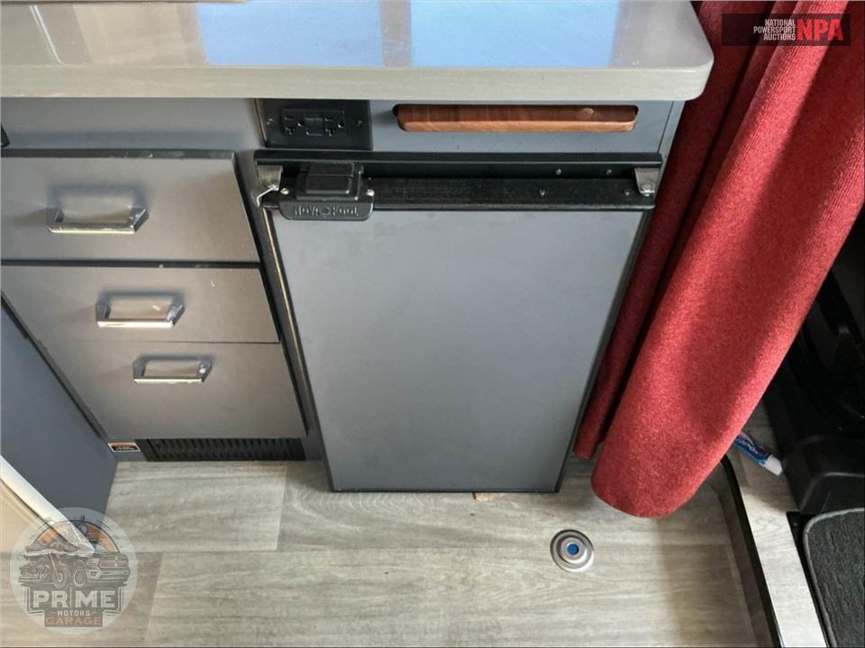 2023 Winnebago M-59RA RAM - ROAM SERIES — фото 17