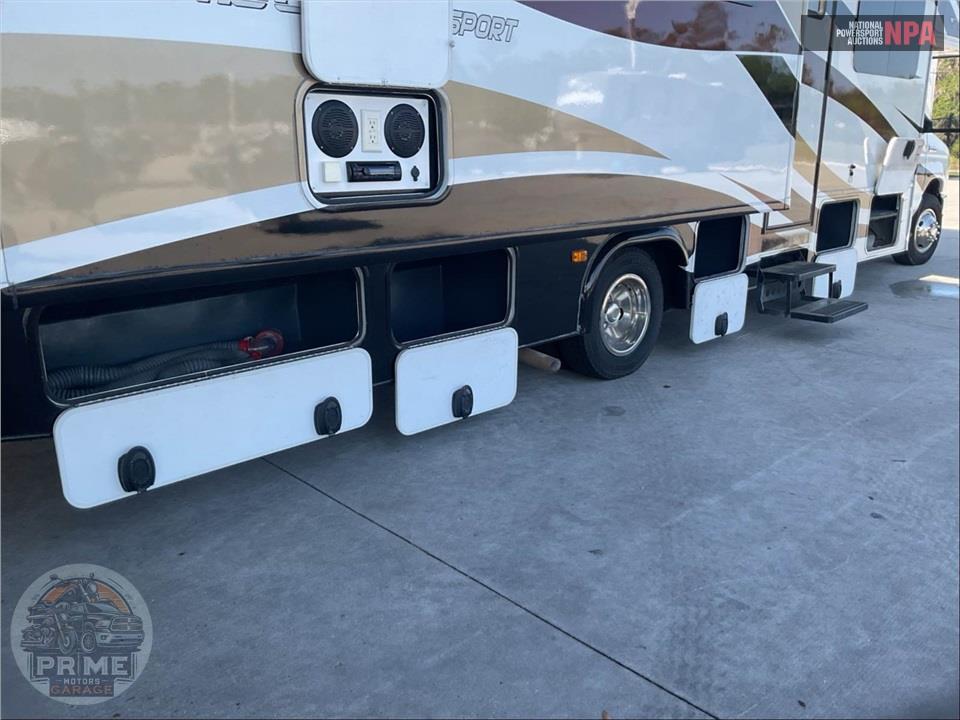 2015 Jamboree M-31D FORD E450 6.8 LITER - SPORT SERIES — фото 50