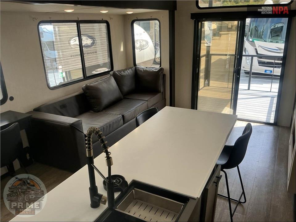 2025 Cherokee By Forest River M -3800DECK - ARCTIC WOLF FIFTH WHEEL SERIES — фото 8