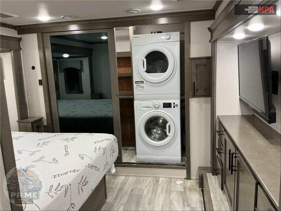 2022 Riverstone M-442MC - LEGACY FIFTH WHEEL SERIES — фото 27