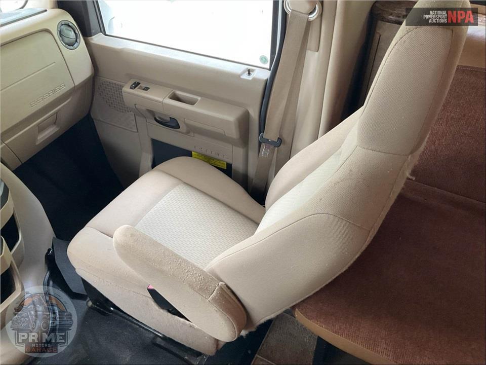 2015 Thor Motor Coach M-28H E450-V10 - FREEDOM ELITE SERIES — фото 17