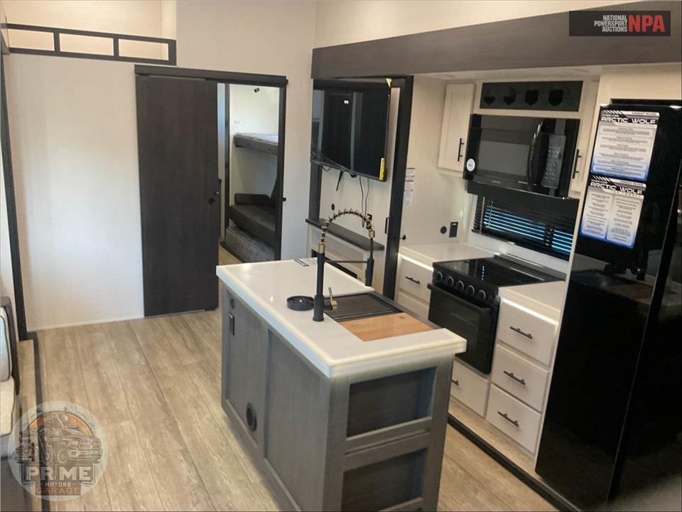 2025 Cherokee By Forest River M -3850SUITE - ARCTIC WOLF FIFTH WHEEL SERIES — фото 6