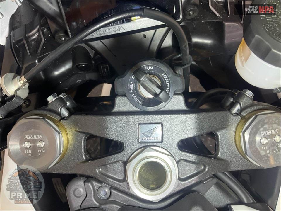 2025 Honda CBR1000RR — фото 20