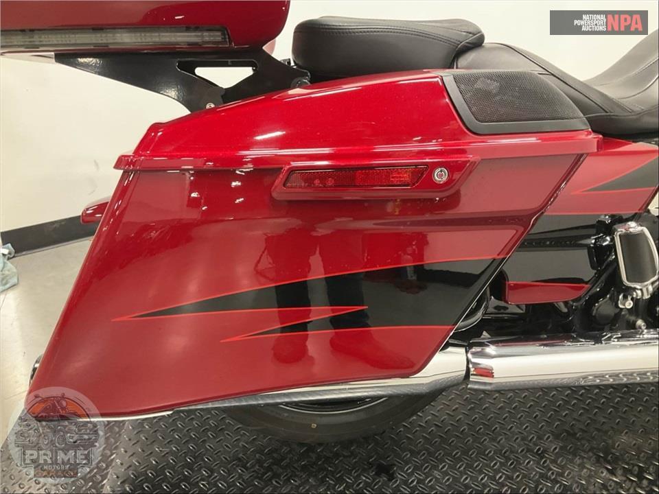 2017 Harley-Davidson FLHXSE CVO STREET GLIDE — фото 27