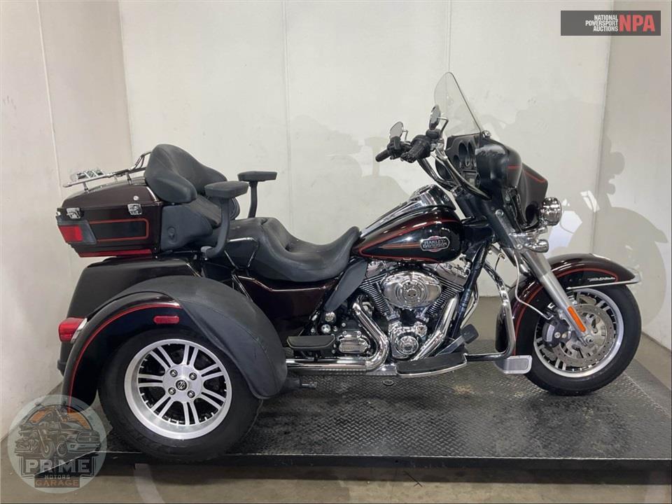 2011 Harley-Davidson FLHTCUTG TRIGLIDE UL CLSC — фото 1