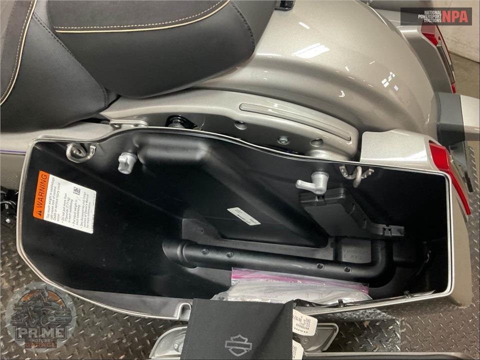 2023 Harley-Davidson FLTRXSE CVO ROAD GLIDE — фото 15