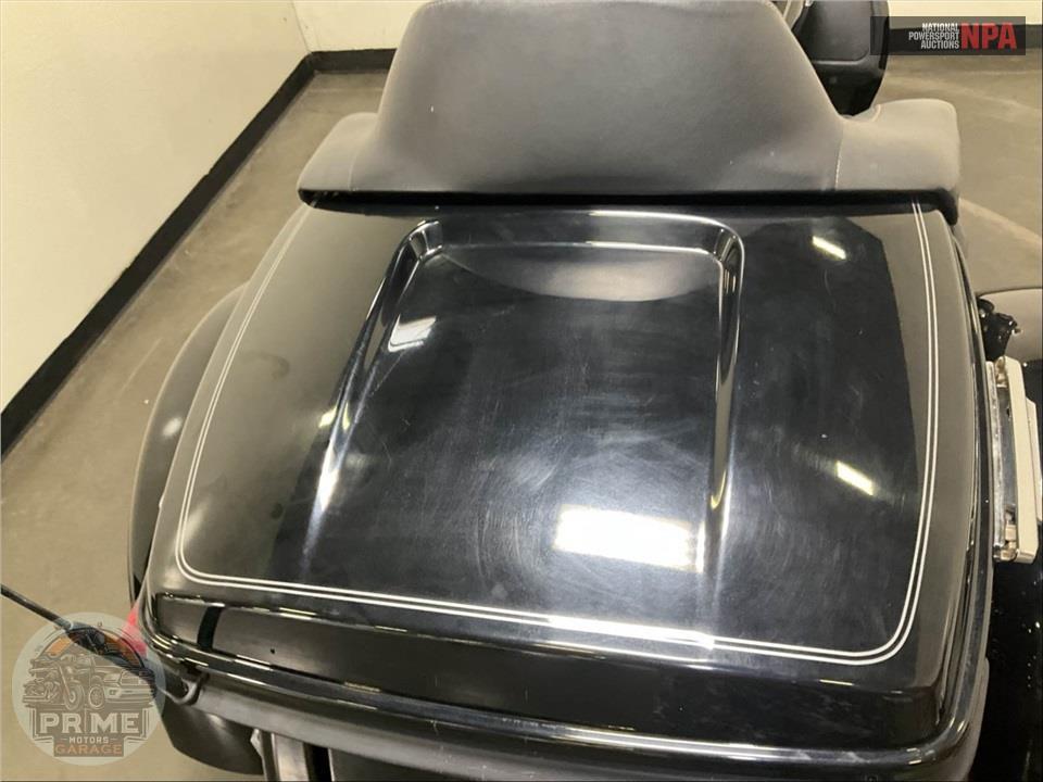 2016 Harley-Davidson FLHTCUTG TRIGLIDE ULTRA CLASSIC — фото 18