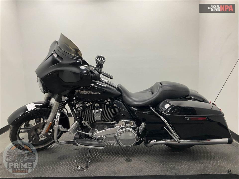 2017 Harley-Davidson FLHXS STREET GLIDE SPECIAL — фото 3