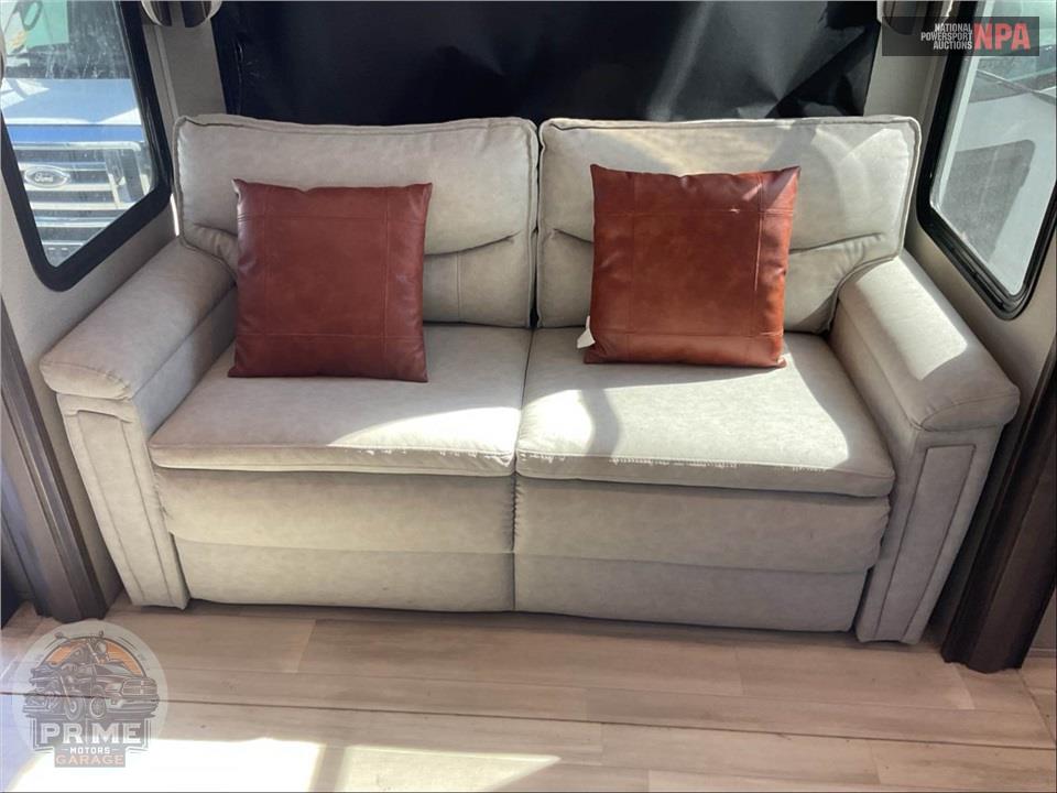 2022 Grand Design Recreational Vehicles M-390RK - SOLITUDE FIFTH WHEEL SERIES — фото 11