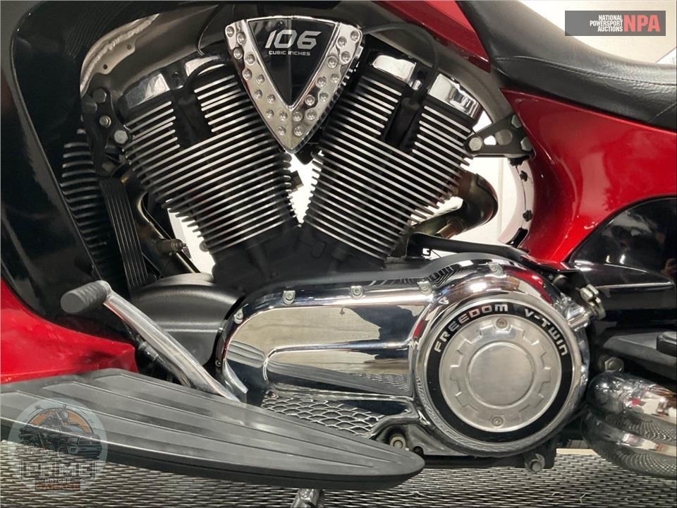 2013 Victory Motorcycles VISION TOUR RED BLACK — фото 7