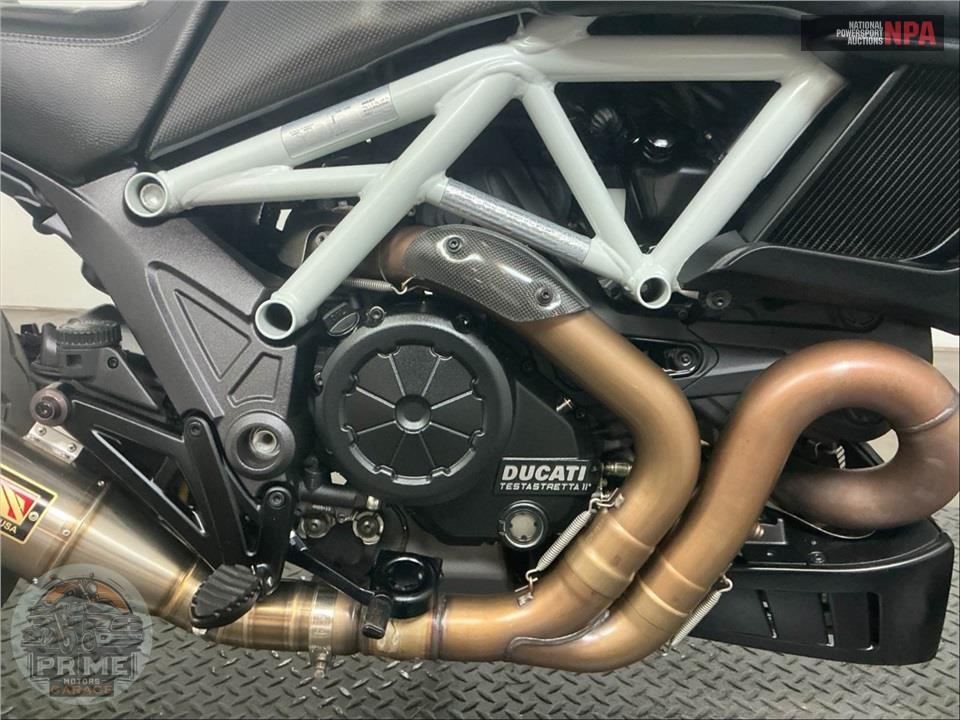 2015 Ducati DIAVEL CARBON WHITE — фото 6