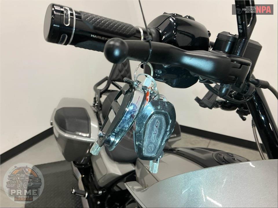 2023 Harley-Davidson FLTRXSE CVO ROAD GLIDE — фото 10